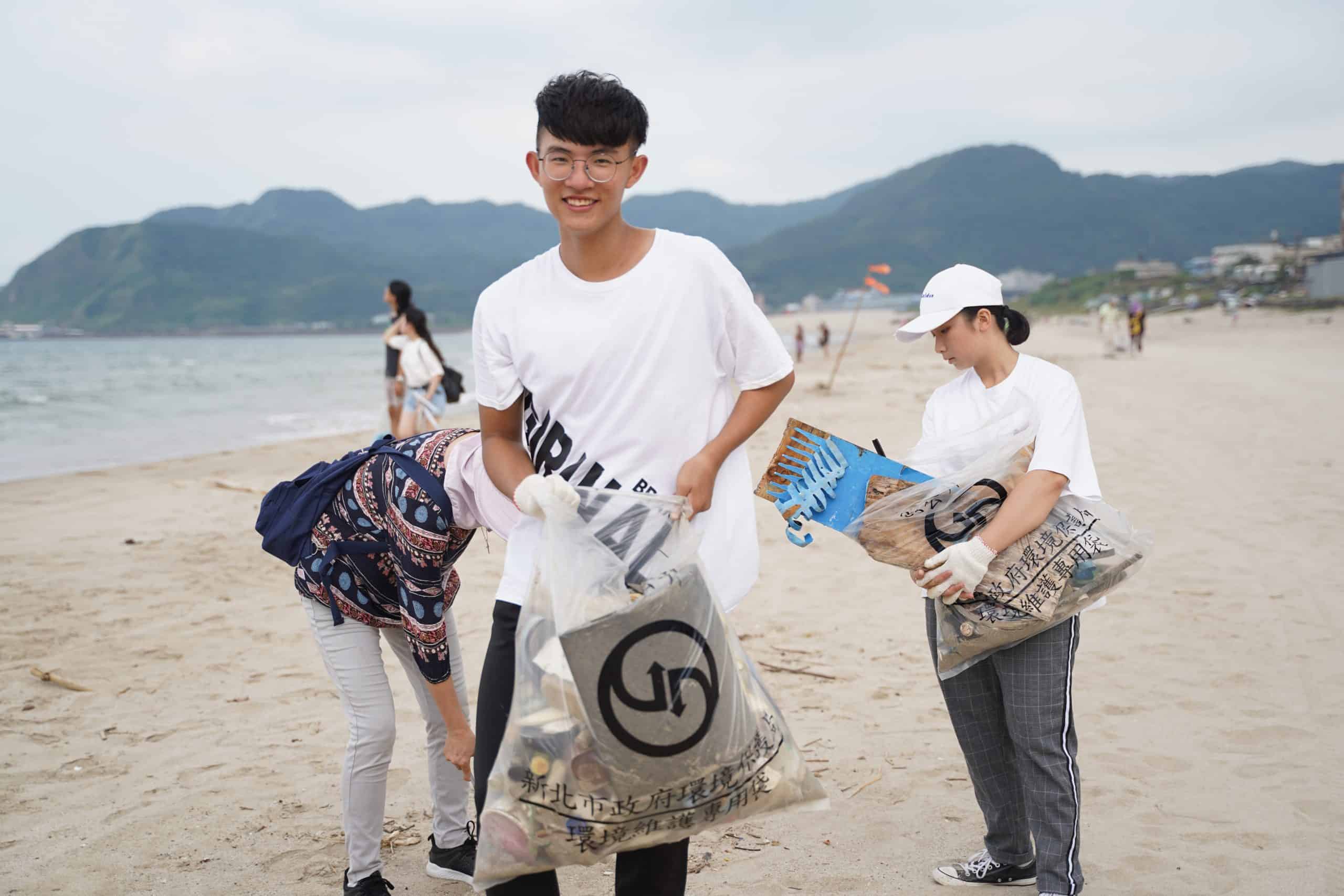萬里海邊淨灘